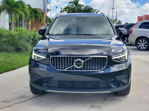 2025 Volvo XC40 B5 Core Bright Theme