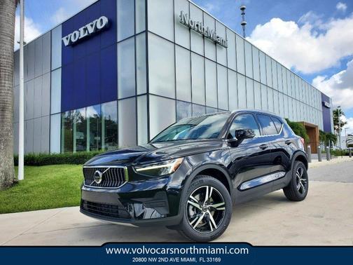 2025 Volvo XC40 B5 Core Bright Theme
