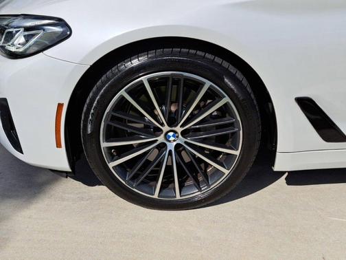 2023 BMW 530 i