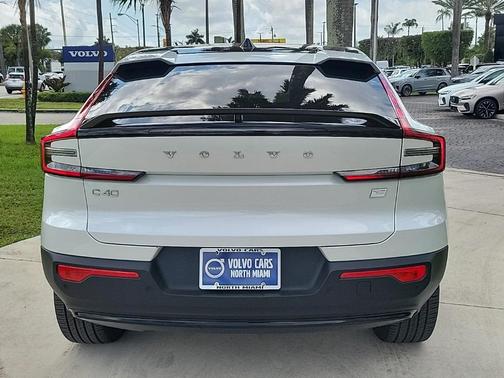 2023 Volvo C40 Recharge Pure Electric Twin Plus