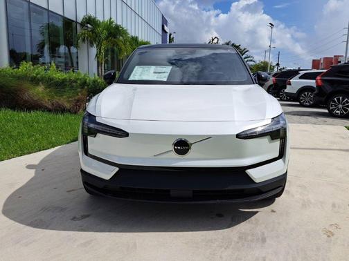 2025 Volvo EX30 Twin Motor Plus
