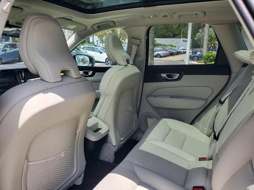 2025 Volvo XC60 B5 Plus