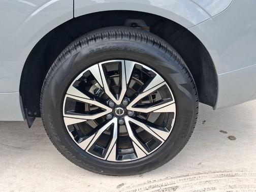 Metallic 2025 Volvo XC60 B5 Core
