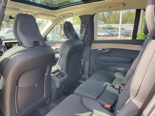 2025 Volvo XC90 B5 Core