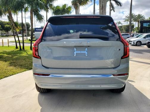 2025 Volvo XC90 B5 Core