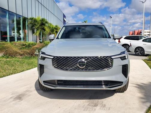 2025 Volvo XC90 B5 Core