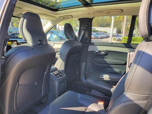 2025 Volvo XC90 Plug-In Hybrid T8 Ultra 6-Seater
