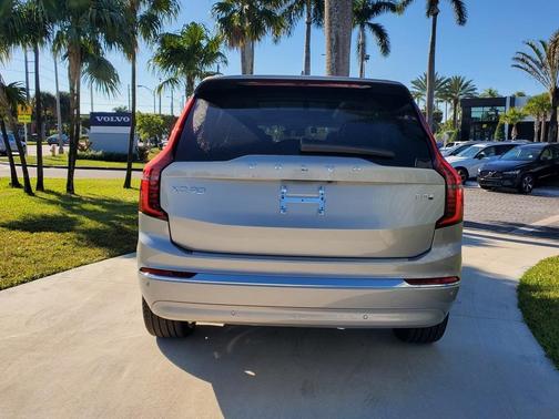 2025 Volvo XC90 Plug-In Hybrid T8 Ultra 6-Seater