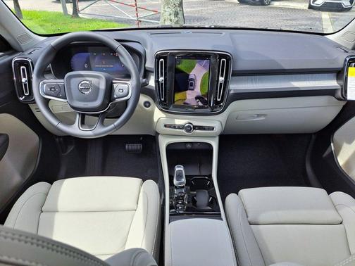 2026 Volvo XC40 PLUS