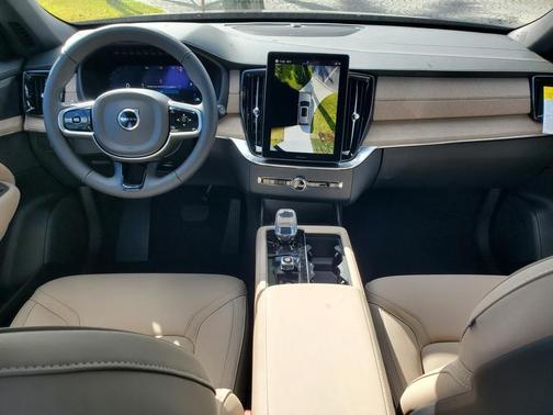 2025 Volvo XC90 B6 Plus 7-Seater