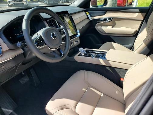 2025 Volvo XC90 B6 Plus 7-Seater
