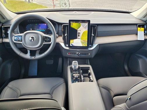 2025 Volvo XC90 Plug-In Hybrid T8 Plus 7-Seater