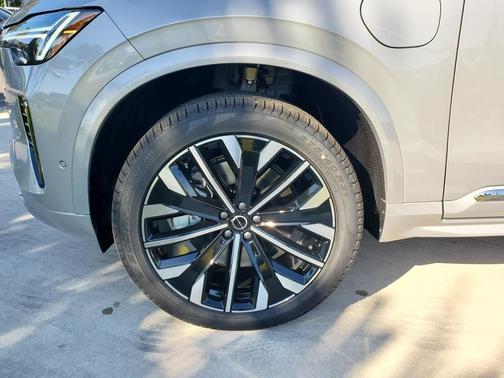 2025 Volvo XC90 Plug-In Hybrid T8 Plus 7-Seater