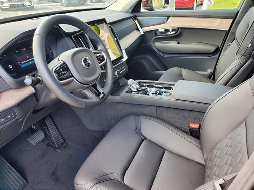 2025 Volvo XC90 Plug-In Hybrid T8 Plus 7-Seater