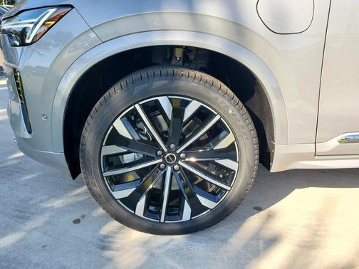2025 Volvo XC90 Plug-In Hybrid T8 Plus 7-Seater