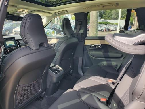 2025 Volvo XC90 B5 Core