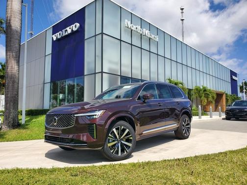 2025 Volvo XC90 B5 Core