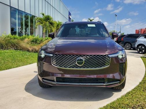 2025 Volvo XC90 B5 Core