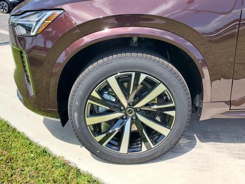 2025 Volvo XC90 B5 Core