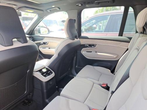 2025 Volvo XC90 Plug-In Hybrid T8 Plus 7-Seater