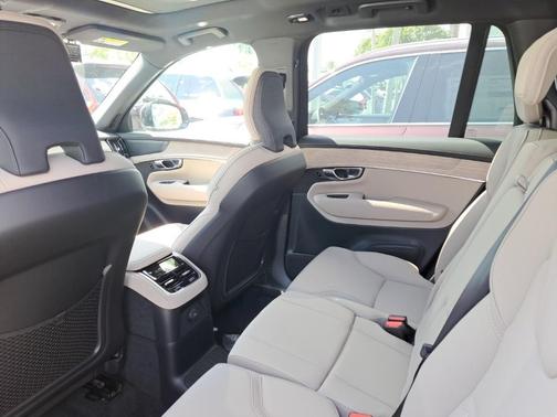 2025 Volvo XC90 Plug-In Hybrid T8 Plus 7-Seater
