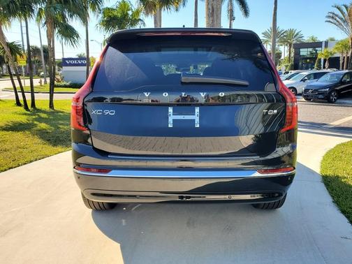 2025 Volvo XC90 Plug-In Hybrid T8 Plus 7-Seater