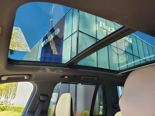 2025 Volvo XC90 Plug-In Hybrid T8 Plus 7-Seater