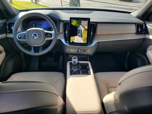 2025 Volvo XC90 B6 Plus 7-Seater