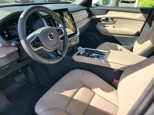 2025 Volvo XC90 B6 Plus 7-Seater