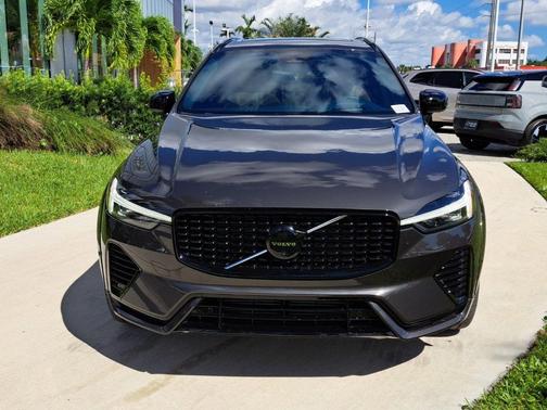 2024 Volvo XC60 Recharge Plug-In Hybrid T8 Ultimate Dark Theme