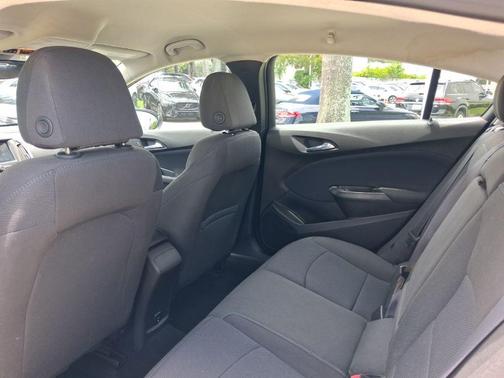 Summit White 2017 Chevrolet Cruze LT