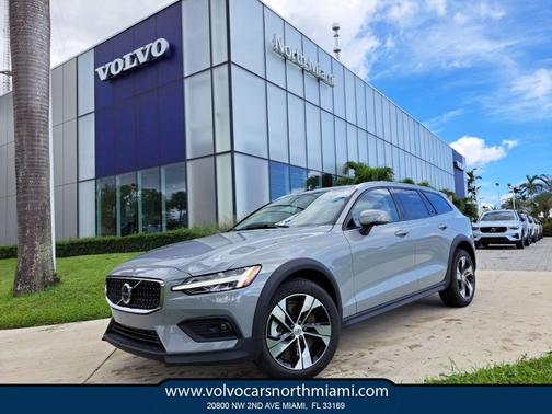 Metallic 2026 Volvo V60 Cross Country B5 Plus