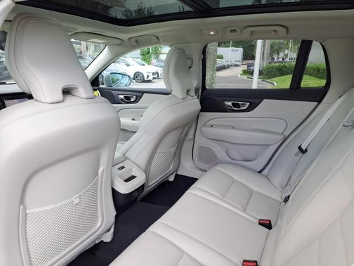 2026 Volvo V60 Cross Country B5 Plus