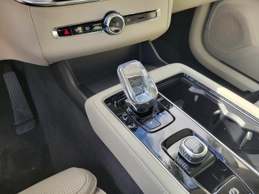 2026 Volvo XC90 B6 Ultra 7-Seater