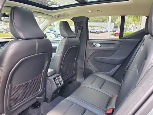 2025 Volvo XC40 B5 Plus Dark Theme