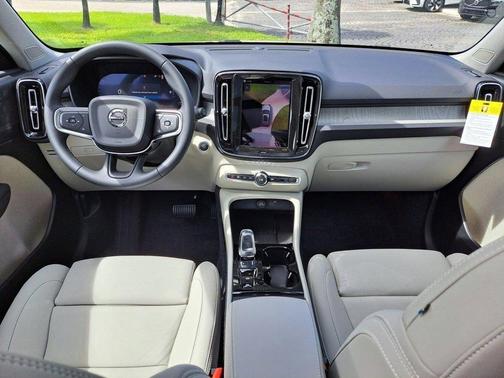 2026 Volvo XC40 B5 Plus