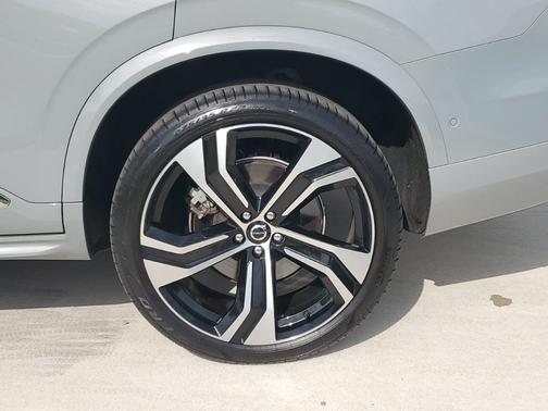 2024 Volvo XC90 B6 Ultimate Bright Theme 7-Seater
