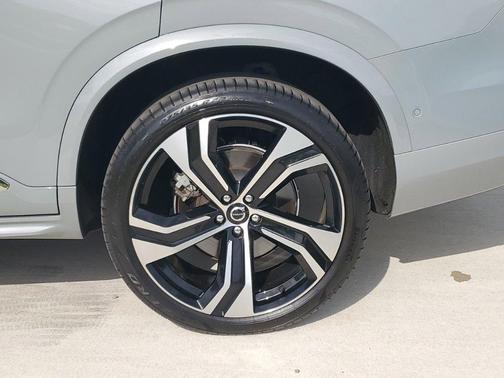 2024 Volvo XC90 B6 Ultimate Bright Theme 7-Seater