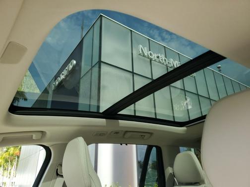 2024 Volvo XC90 B6 Ultimate Bright Theme 7-Seater
