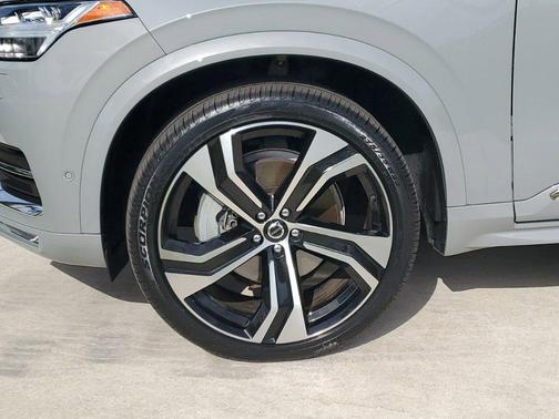 2024 Volvo XC90 B6 Ultimate Bright Theme 7-Seater