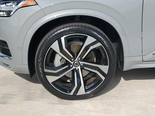 2024 Volvo XC90 B6 Ultimate Bright Theme 7-Seater