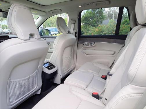 2026 Volvo XC90 B6 Ultra 7-Seater