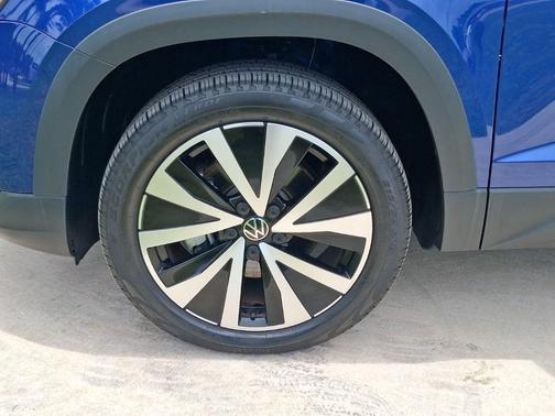 Blue Dusk 2024 Volkswagen Taos 1.5T SE