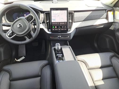 2025 Volvo XC90 B5 Ultra 6-Seater