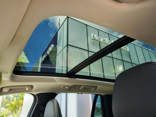 2025 Volvo XC90 B5 Ultra 6-Seater