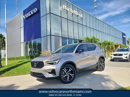 2024 Volvo XC40 B5 Core