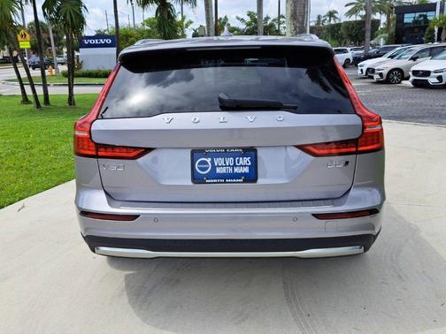 2026 Volvo V60 Cross Country B5 Ultra