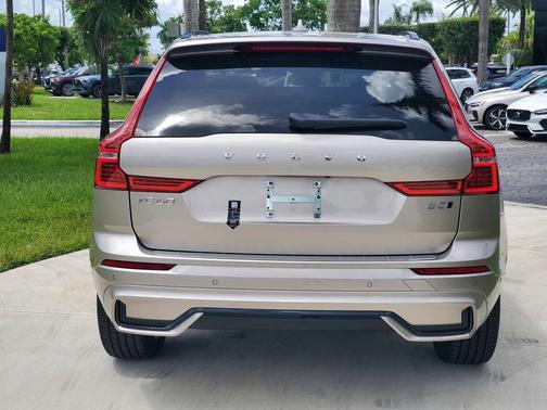 2025 Volvo XC60 B5 Plus