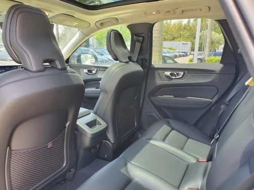 2025 Volvo XC60 B5 Plus