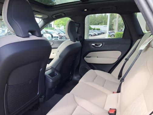 2026 Volvo XC60 B5 Core